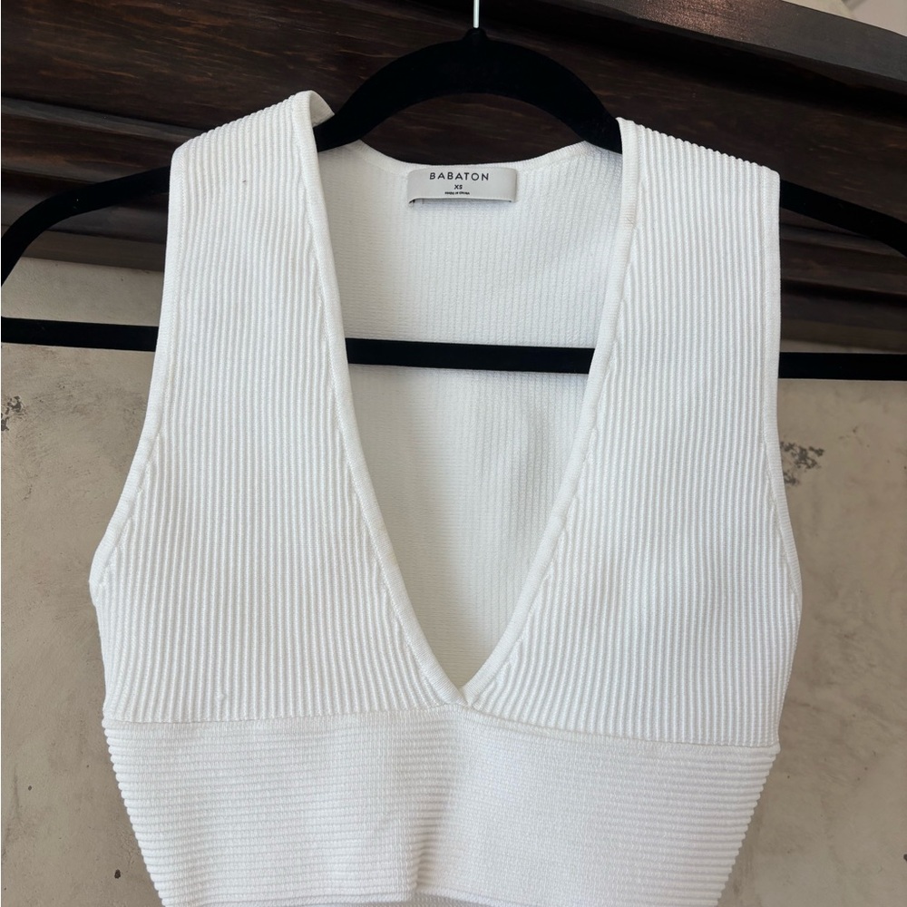 Babaton Cream Ribbed V-Neck Crop Top